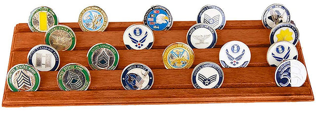 Indeep Militare Moneta da Collezione Holder 4 Row Challenge Coin Display Stand Rack Finitura in Mogano Indeep Militare Moneta da Collezione Holder 4 Row Challenge Coin Display Stand Rack Finitura in Mogano
